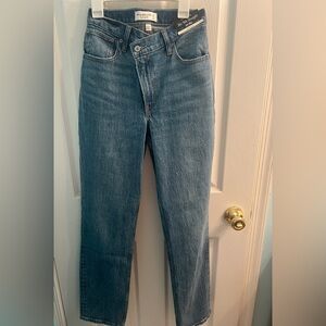 Abercrombie Curve Love 90’s Straight Ultra High Rise Jean